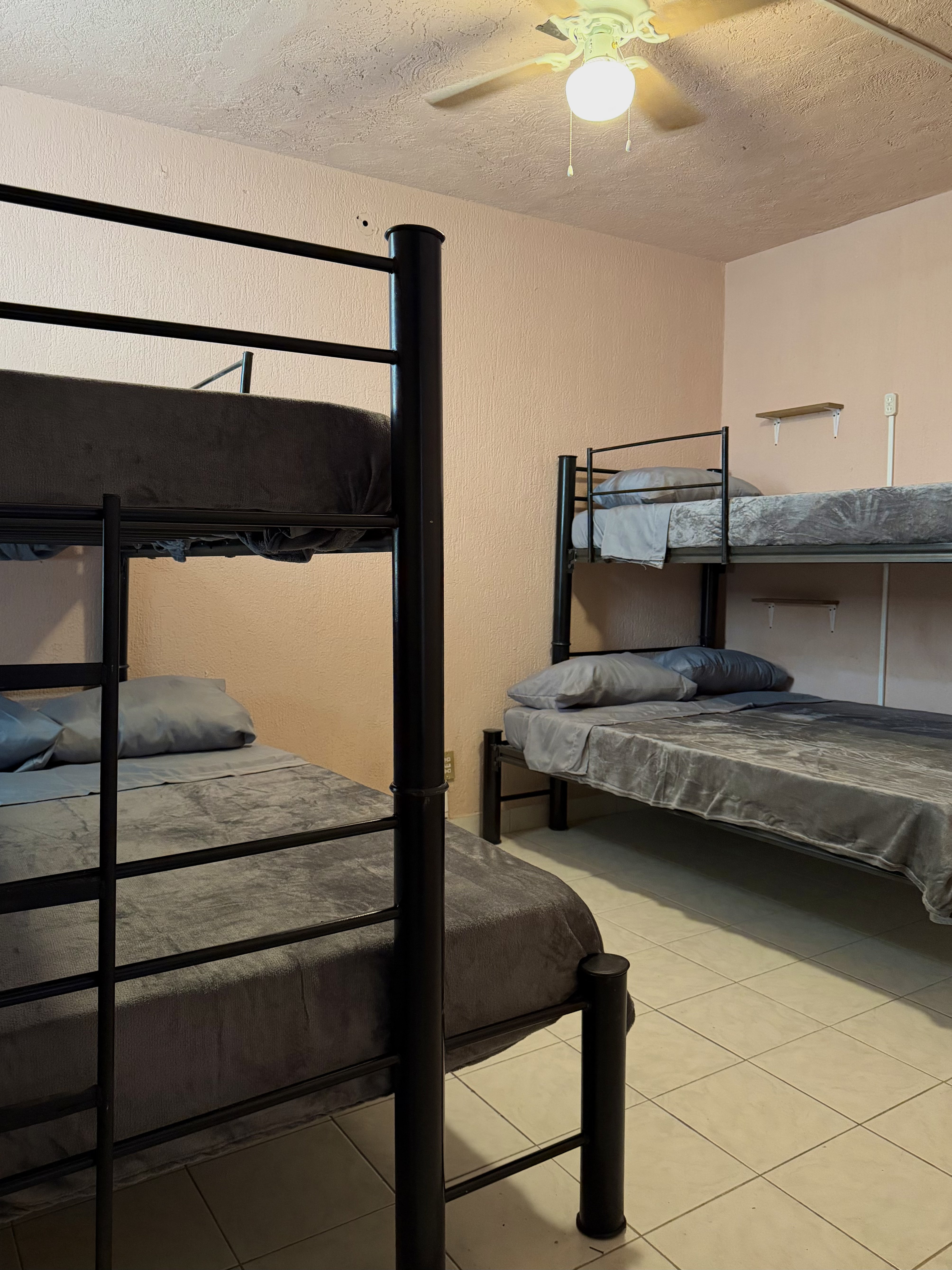 Habitación compartida mixta 4 personas literas
